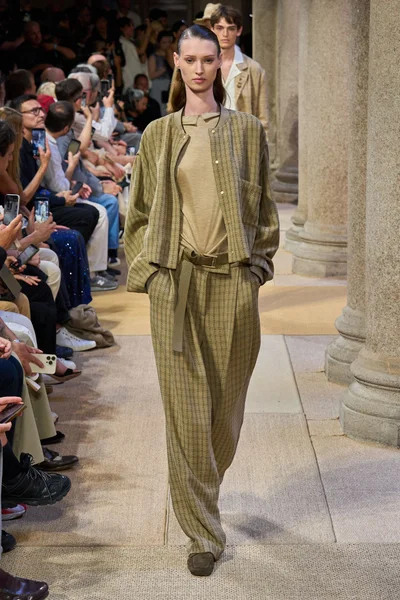 Look 5